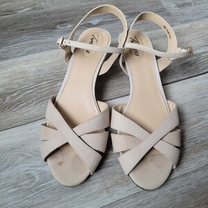 Nude Trotters Heels 9W